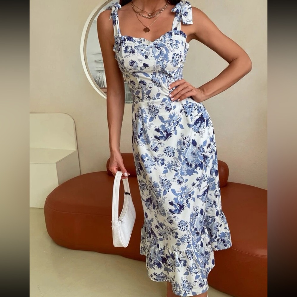 SHEIN DRESS SIZE SMALL. Blue and White Floral Print Ruffle Dress.